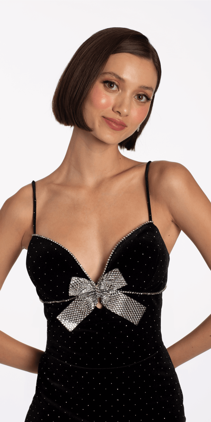 black/size/4/missy/Camille La Vie/Stone Velvet Sweetheart Sheath Dress with Rhinestone Bow/close up