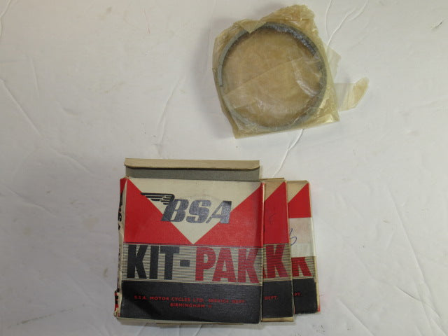 Triumph BSA triple piston ring set 750 +20  67m Trident T150 T160 rings NOS .020